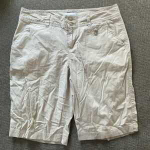 Columbia sportswear company beige Bermuda Shorts